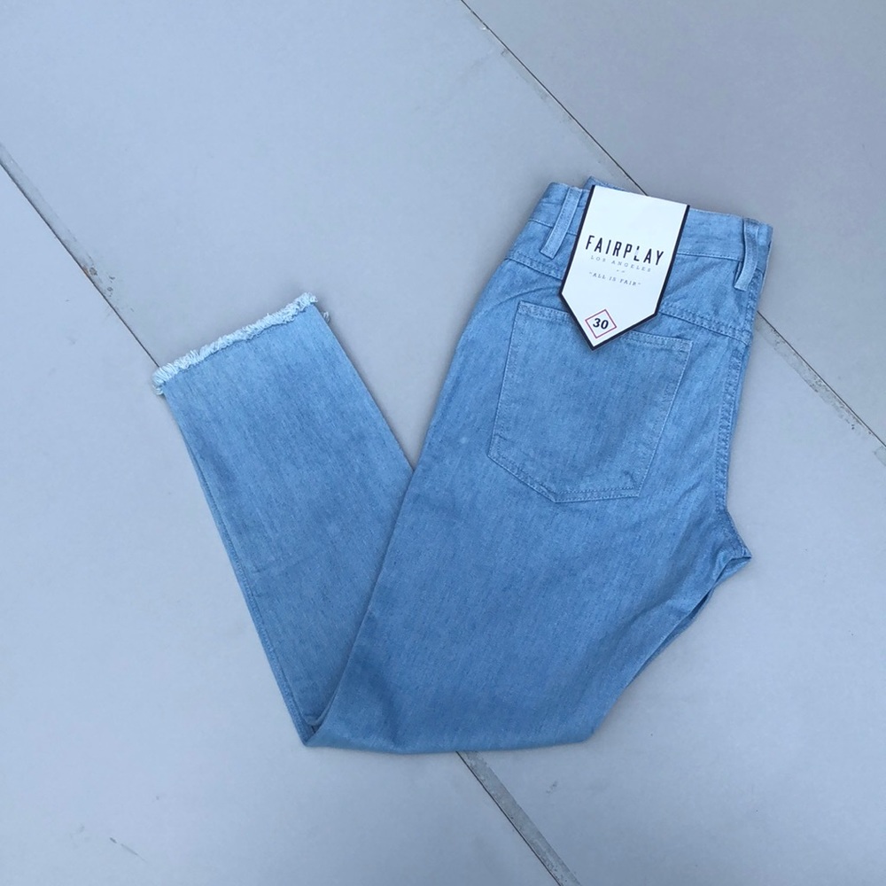 NWT FairPlay Cropped Distressed Light wash jeans